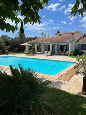 Villa Les Folies - magnifique jardin avec piscine